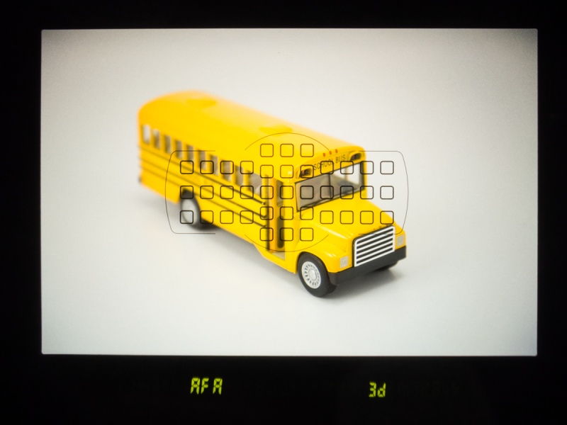 39点のAFエリア（測距点）の分布はこんな感じ。かなり中央部に寄っているので、三脚撮影時はAFに頼れないシーンも多かったりする。