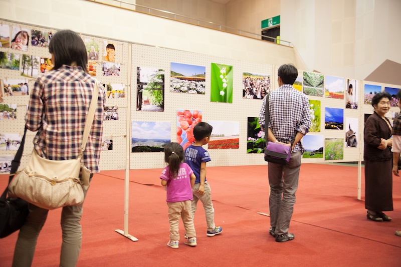 カメラ女子旅を開催することが決まったときから、女子限定の撮影会を開いたり、町コンシェルジュのみなさんが木下アツオ先生から月1で写真を教わったりと、「カメラ女子旅 実行委員会」として本格的に活動していきました。その活動レポートが展示されていました。