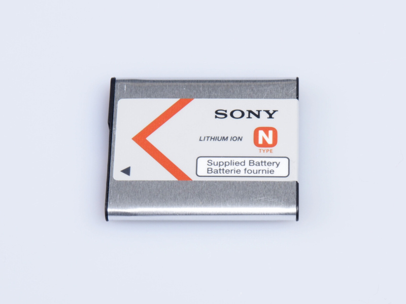 同梱のバッテリーは「NP-BN」。CIPA準拠で約220枚の撮影が可能としている