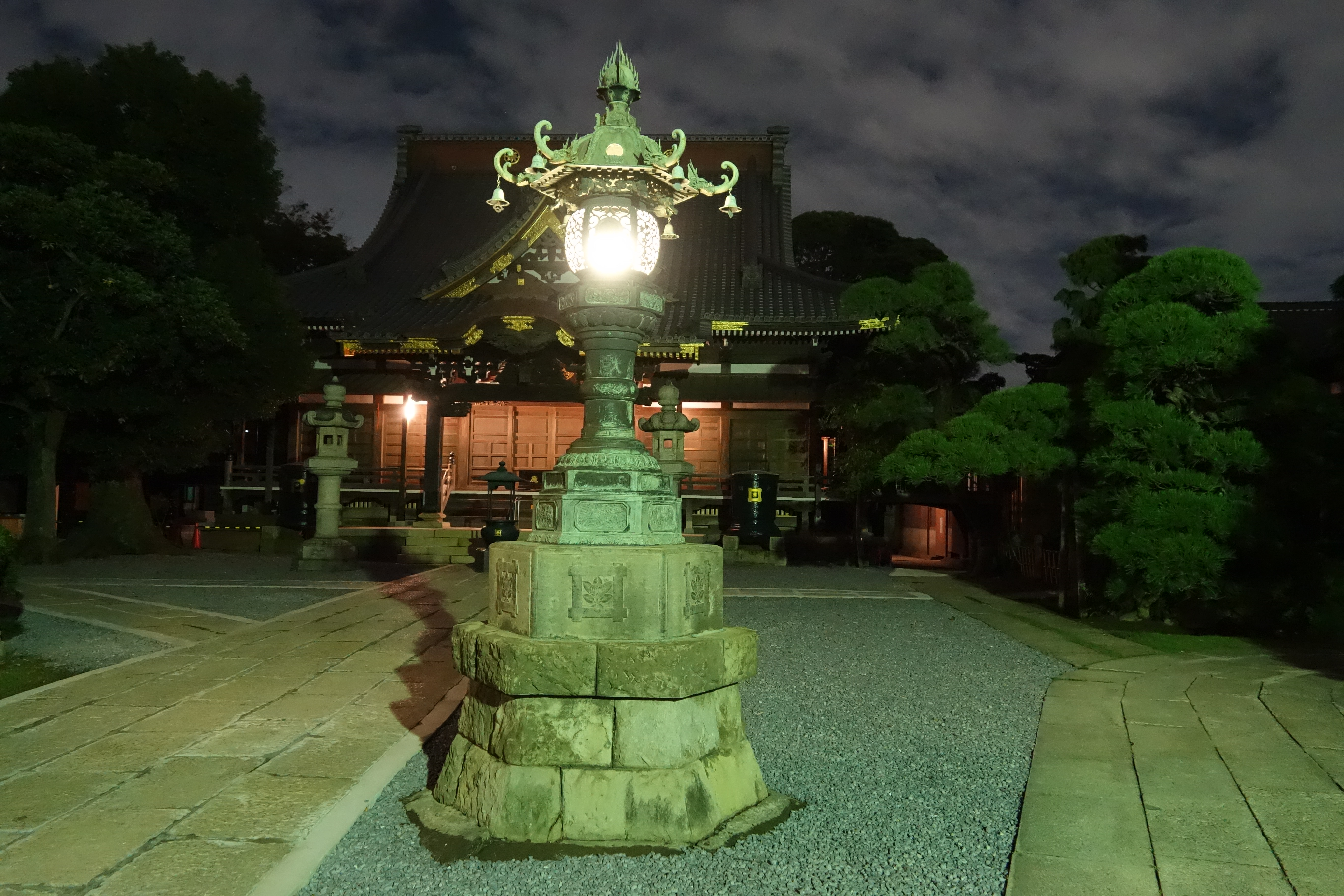 ISO3200 / F4 / 1/1.6秒