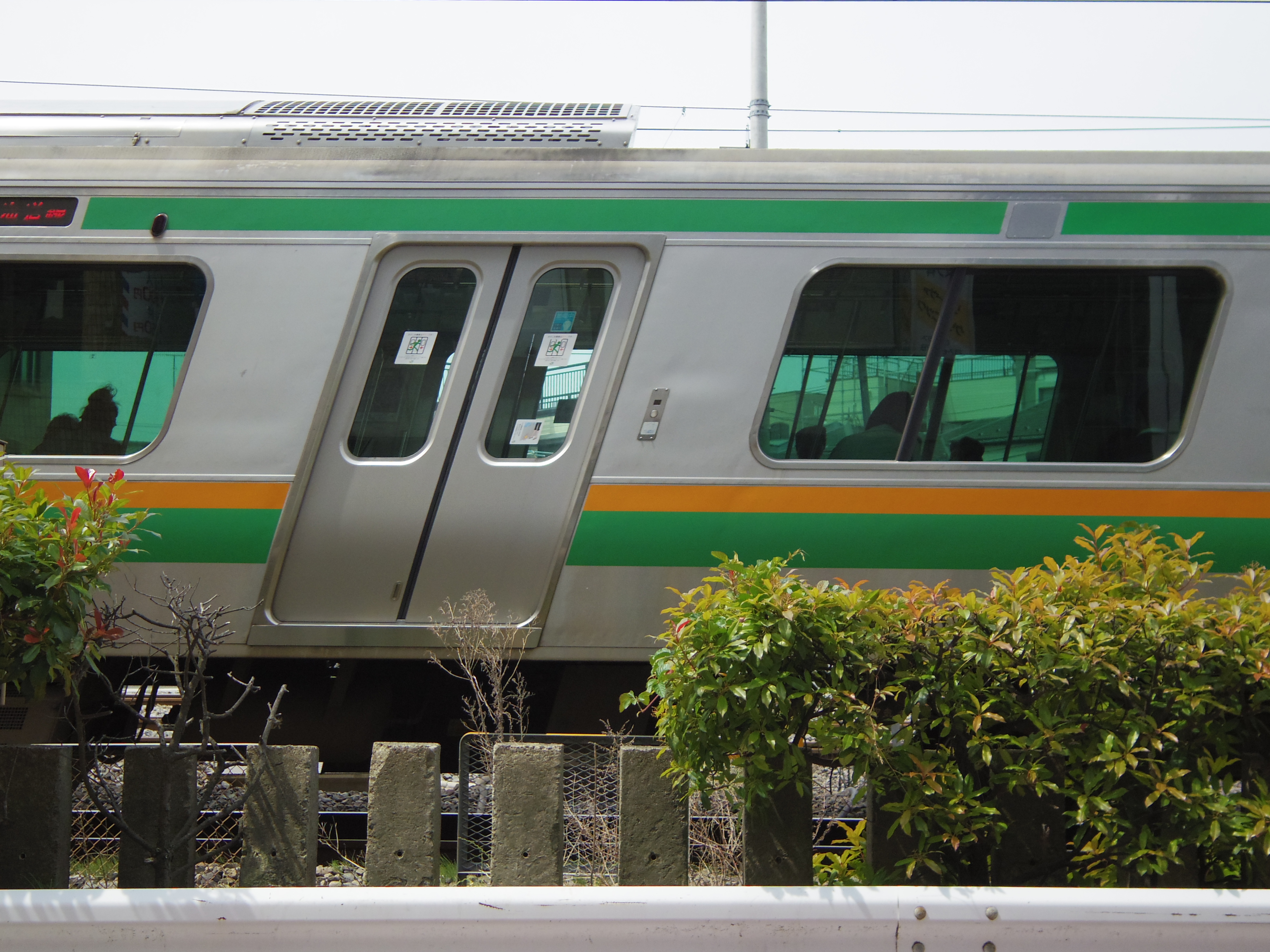 ペンタックスQシリーズのカメラではローリングシャッターで動体を撮影すると、このような歪みが発生する。このことがマウントアダプターにレンズシャッターを内蔵した理由と推測される。この写真はPENTAX Q10に01 STANDARD PRIMEレンズを装着し、1/4,000秒で撮影したもの。