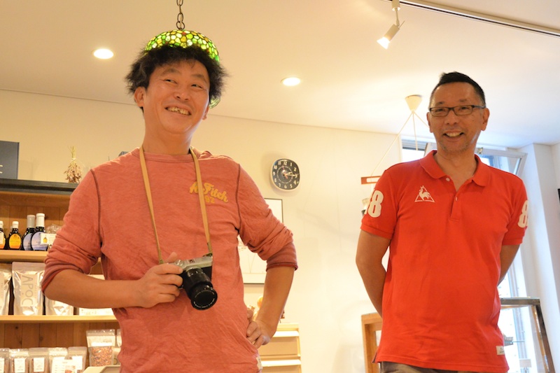 おいしい写真の撮り方を教えていただいた福岡拓先生（左）と、福原毅先生（右）。レシピブログで、「<a href="http://www.recipe-blog.jp/blog/cookphoto/" class="n" target="_blank">すてきに残そう、いつものごはん 〜料理写真の撮り方〜</a>」という人気連載を担当されています。