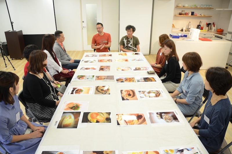 富士フイルムの銀塩プリントで、出力した提出作品たち。参加者からは、「写真を撮ることで、料理の盛り方や食材の色の組み合わせを意識するようになりました」という声も聞こえました。