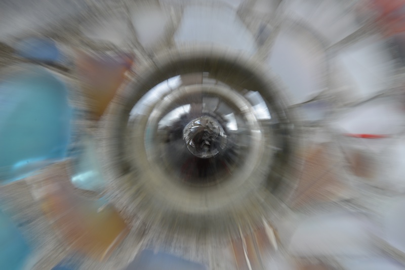 壁に埋め込まれている球体……に、吸い込まれそう！