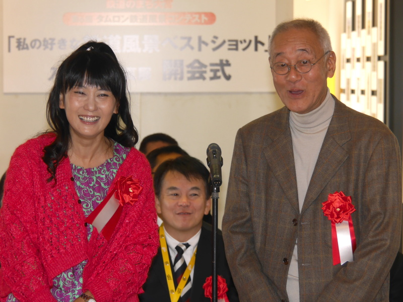 審査員をつとめた広田尚敬氏（右）と矢野直美氏（左）。審査時のエピソードなどを紹介し、和やかな雰囲気に