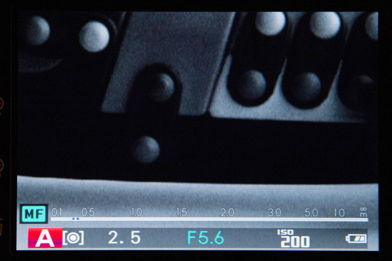 デジタルスプリットイメージは、左右にズレた4本を帯でピントを合わせる