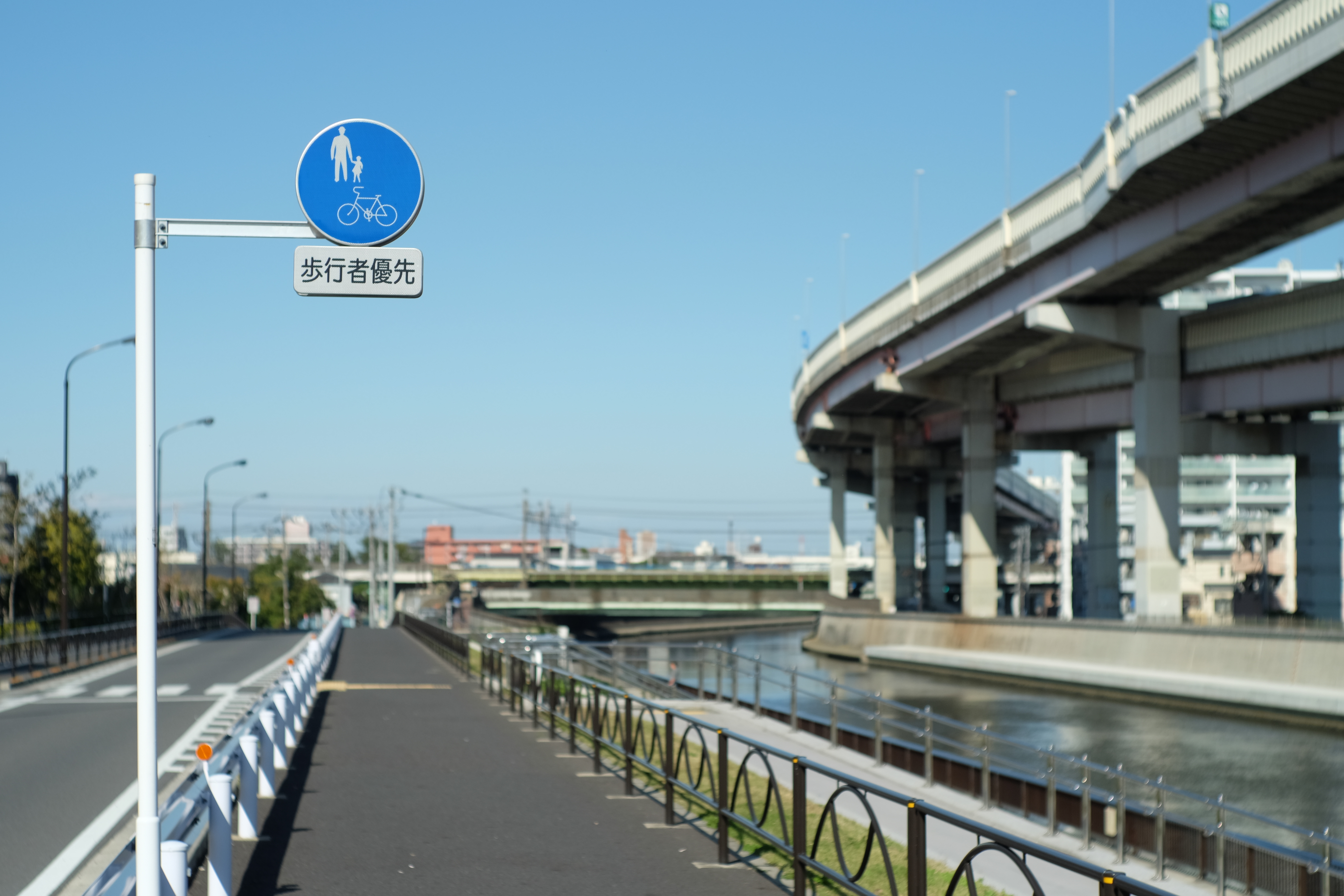 X-E2 / Summilux-M 50mm F1.4 / 4,896×3,264 / 1/4,000秒 / F2.8 / 0EV / ISO200 / WB:オート / 50mm