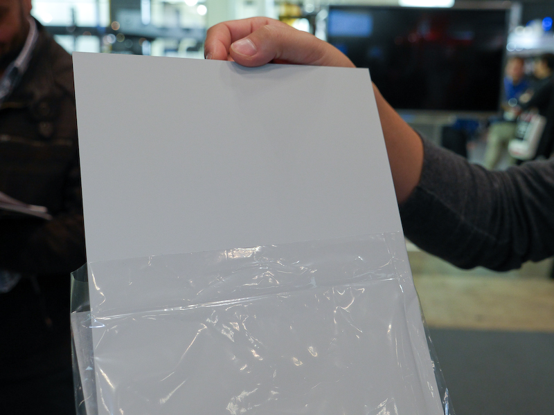 新たに採用したライトグレー面。