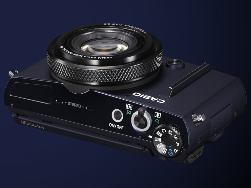 モードダイヤルとファンクションリグはアルミ製。