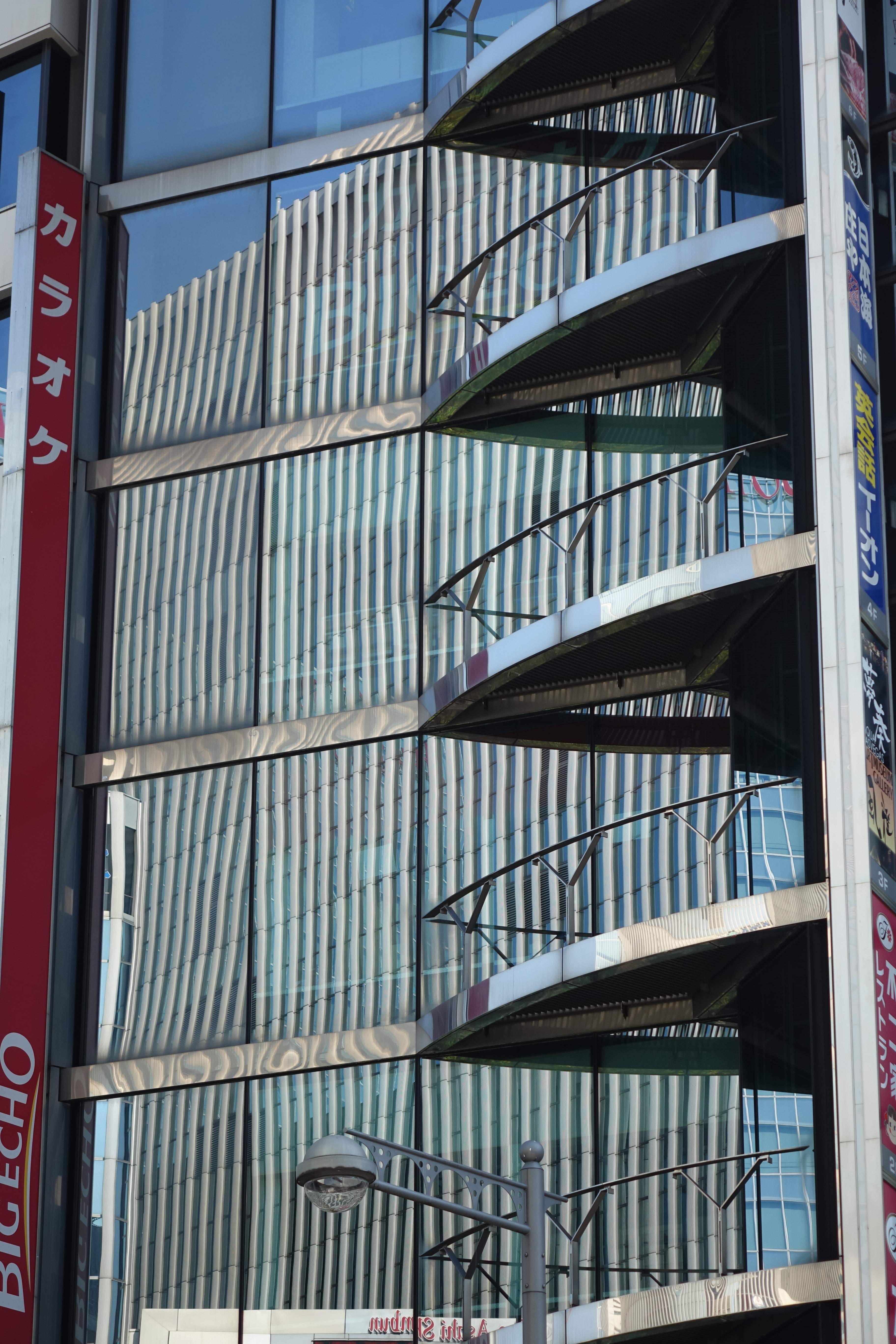 DSC-RX10 / 3,648×5,472 / ISO125 / F2.8 / 1/640秒 / 39.2mm（107mm相当）