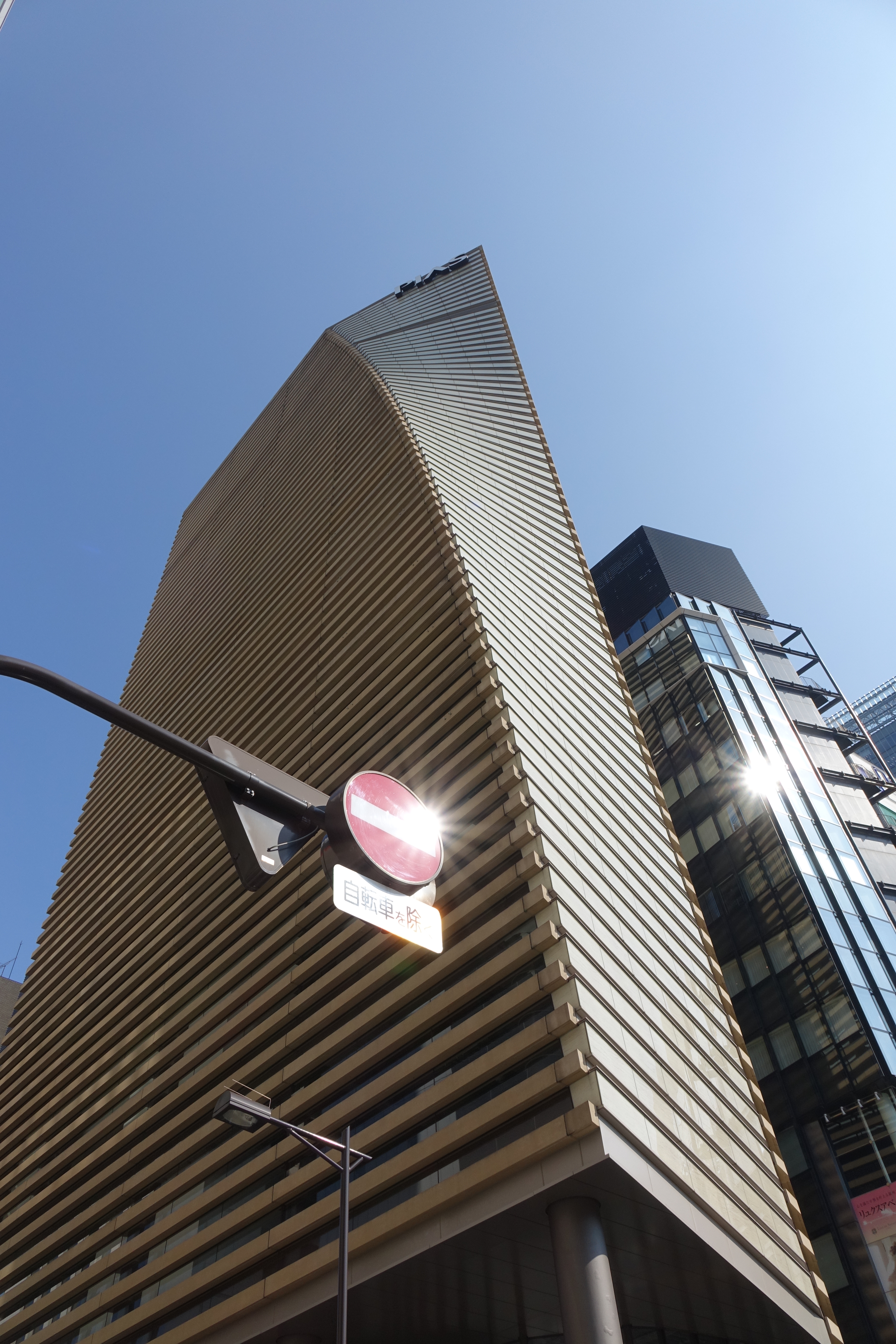 DSC-RX10 / 3,648×5,472 / ISO125 / F8 / 1/320秒 / 8.8mm（24mm相当）