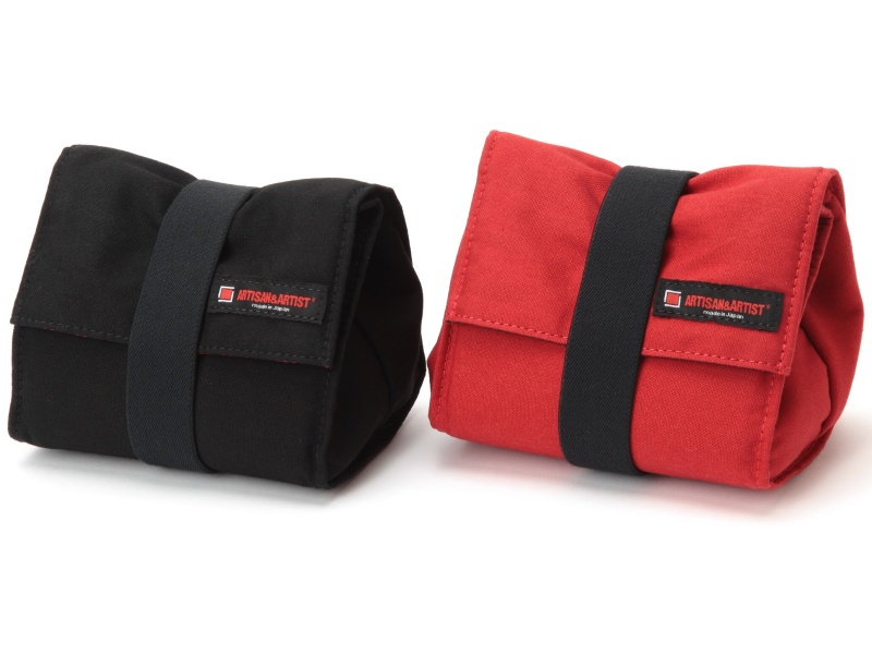 ブラック（左）とレッド（右）を用意する