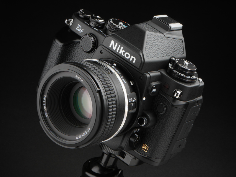 写真のブラックのほか、シルバーもある。発売は11月28日。ボディ単体の実勢価格は27万8,000円前後