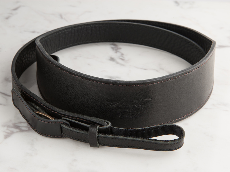 アクリュのカシェTYPE4は9,450円。ブラウン、ブルー、ナチュラルなど、全6色展開だ