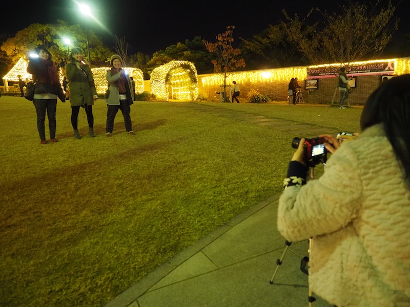 ペンライトを動かしながら、みんなでいろいろな絵を描きました。寒かった夜景撮影も体を動かすことでポカポカに♪