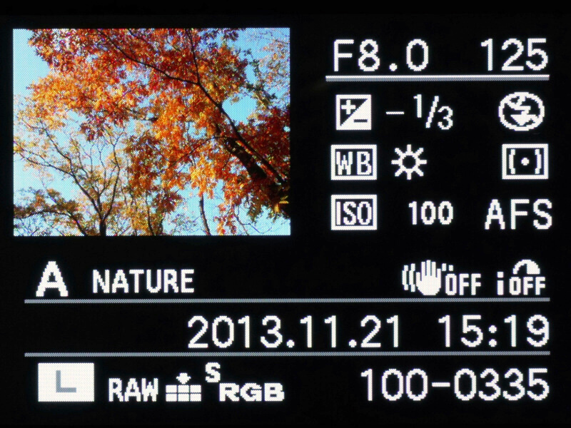 画像再生時の画面は、DISPLAYボタンを押すごとに、表示→詳細情報表示→ヒストグラム→ハイライト表示（セットアップメニューで「ハイライト表示」をONに設定している場合）→表示なし、と切り換わる。