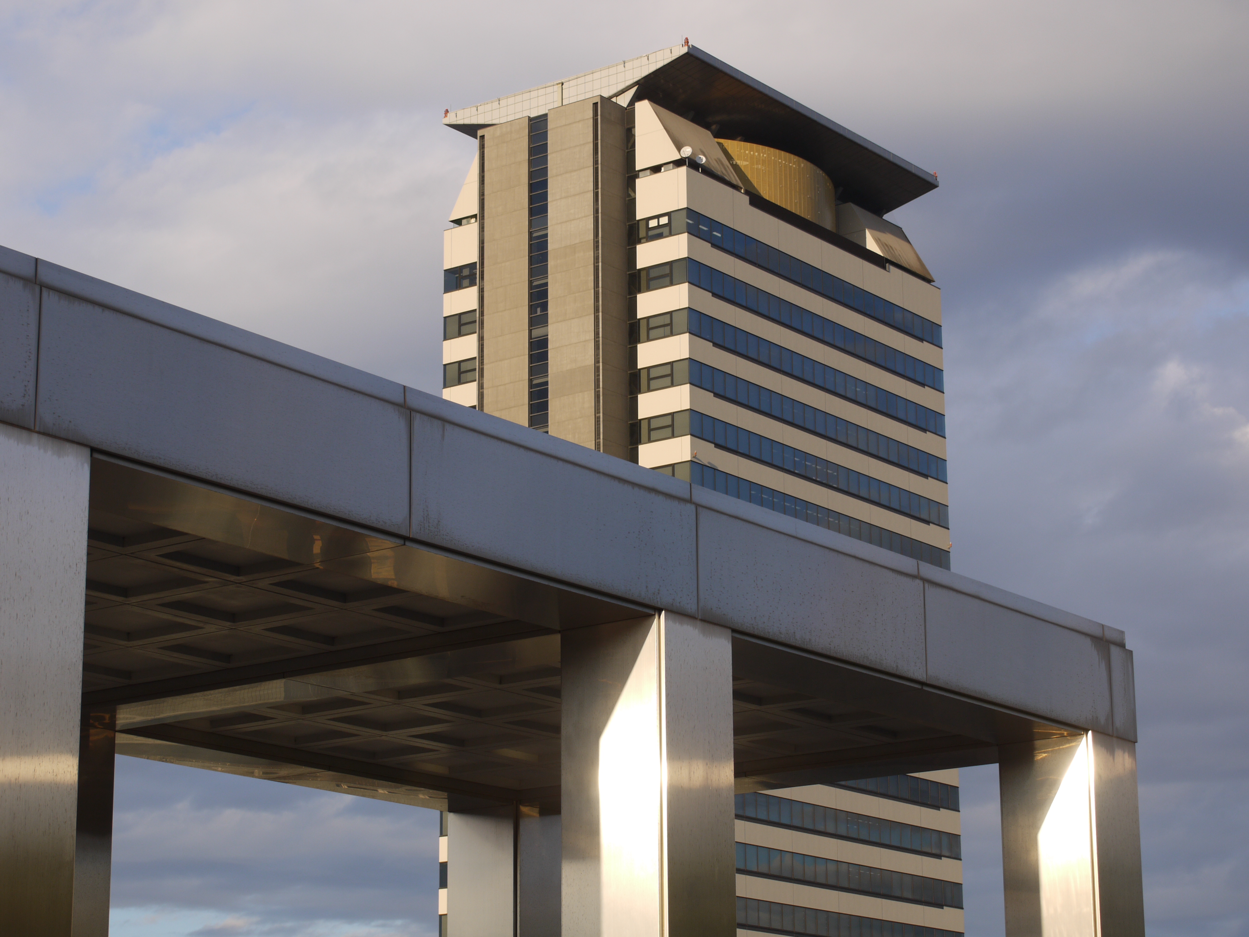 望遠端42mm（84mm相当）