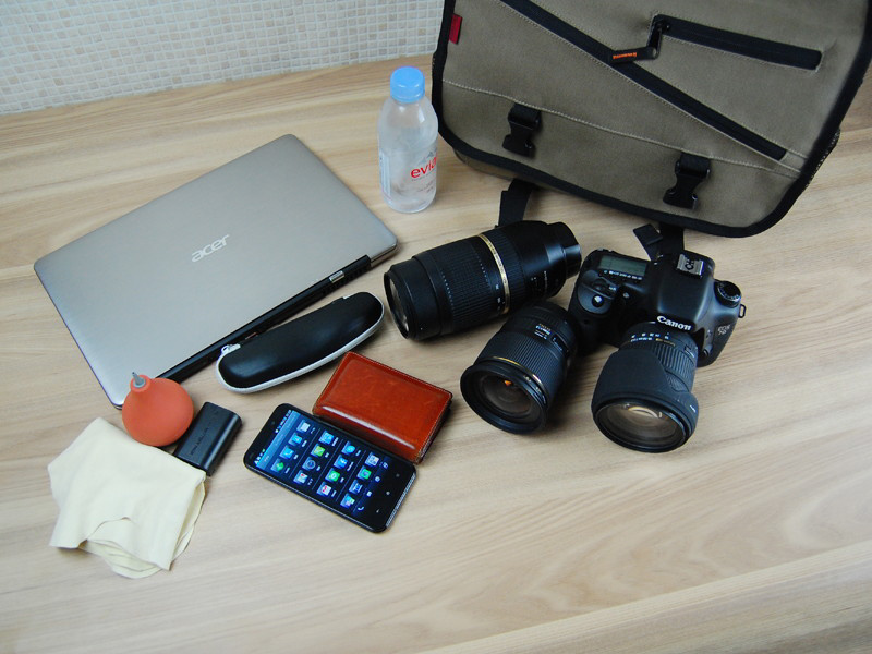 すべての収納部を使用して収納可能な機材の一例