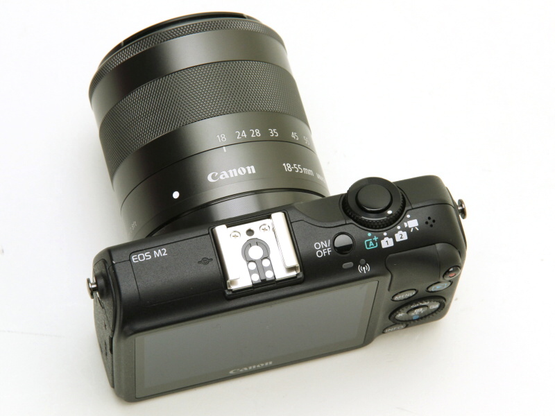 EF-M 18-55mm F3.5-5.6 IS STMを装着