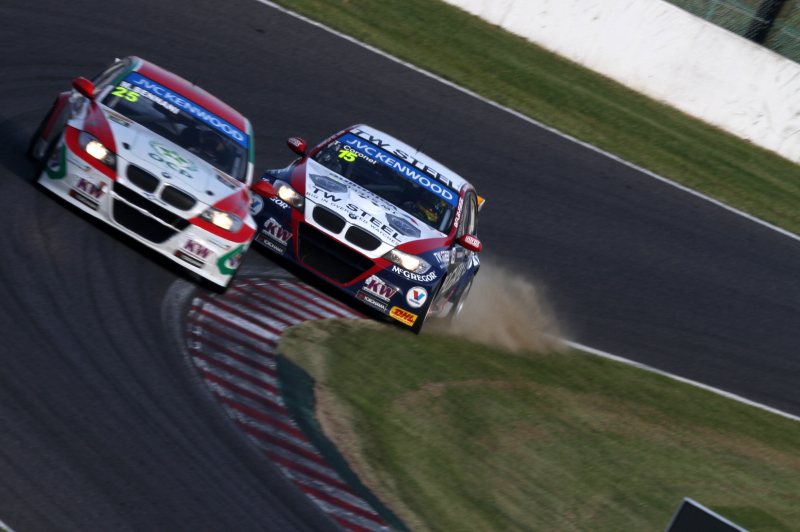 猛追。キヤノンEOS 7D / EF 500mm F4 L IS II USM+EXTENDER EF1.4x / 1/100秒 / F16 / ISO100