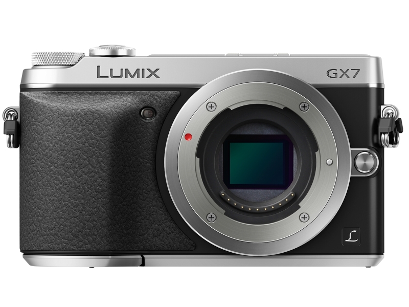 LUMIX DMC-GX7。プレミアム路線の最右翼として9月13日に発売。高い質感をはじめ、チルト式の内蔵EVFなど、スナップシューター向けのコンセプトが話題を呼んだ