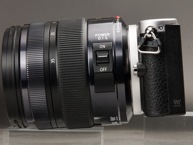 大口径だけあってレンズの太さが際立つ