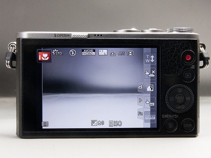 タッチシャッターやタッチAEのオンオフが可能