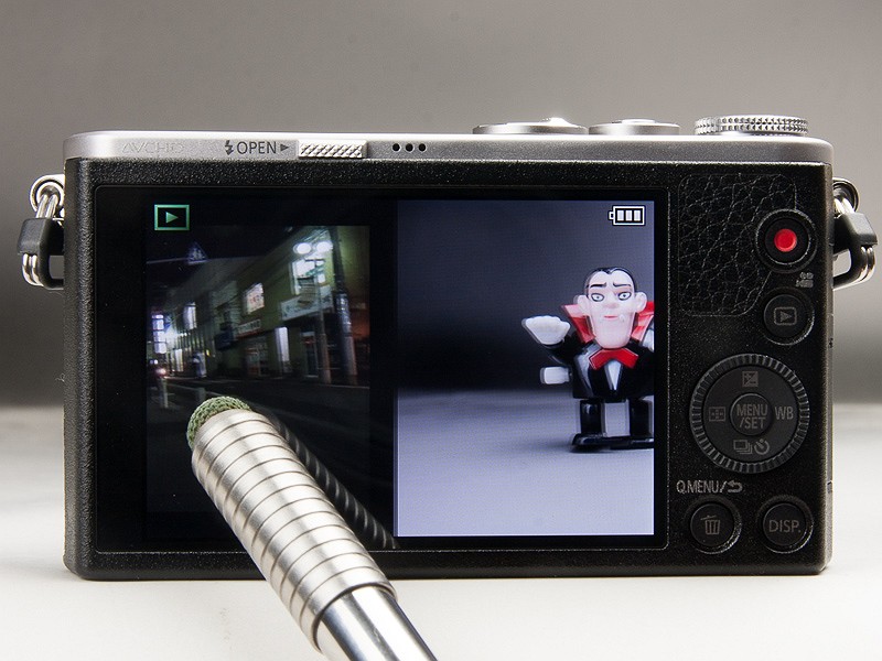 指先以外にも、スマートフォン対応のタッチペンを使って操作できた。これはmetamojiのSu-Penだが、指先と変わらないぐらい快適に操作可能