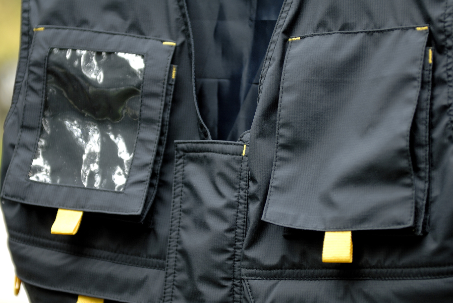 パスなどが見えるクリアケースも設けた。