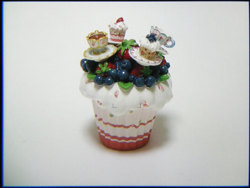 （参考）撮影時のファインダー画像。左より基本情報表示、ヒストグラム表示、表示OFF。なお、左端の色にじみはEVF内を撮影したカメラによるもの。