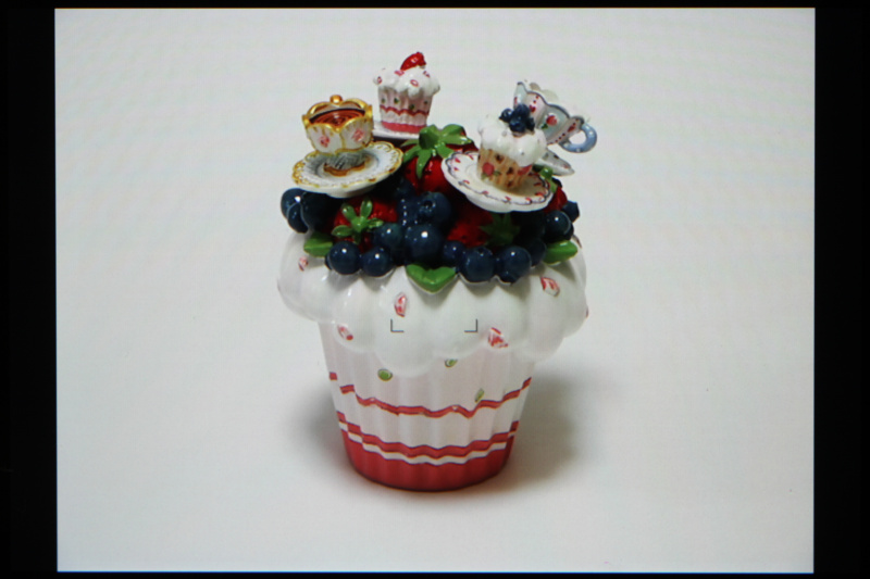 撮影時の背面モニターの画像。左より基本情報表示、ヒストグラム表示、表示OFF。