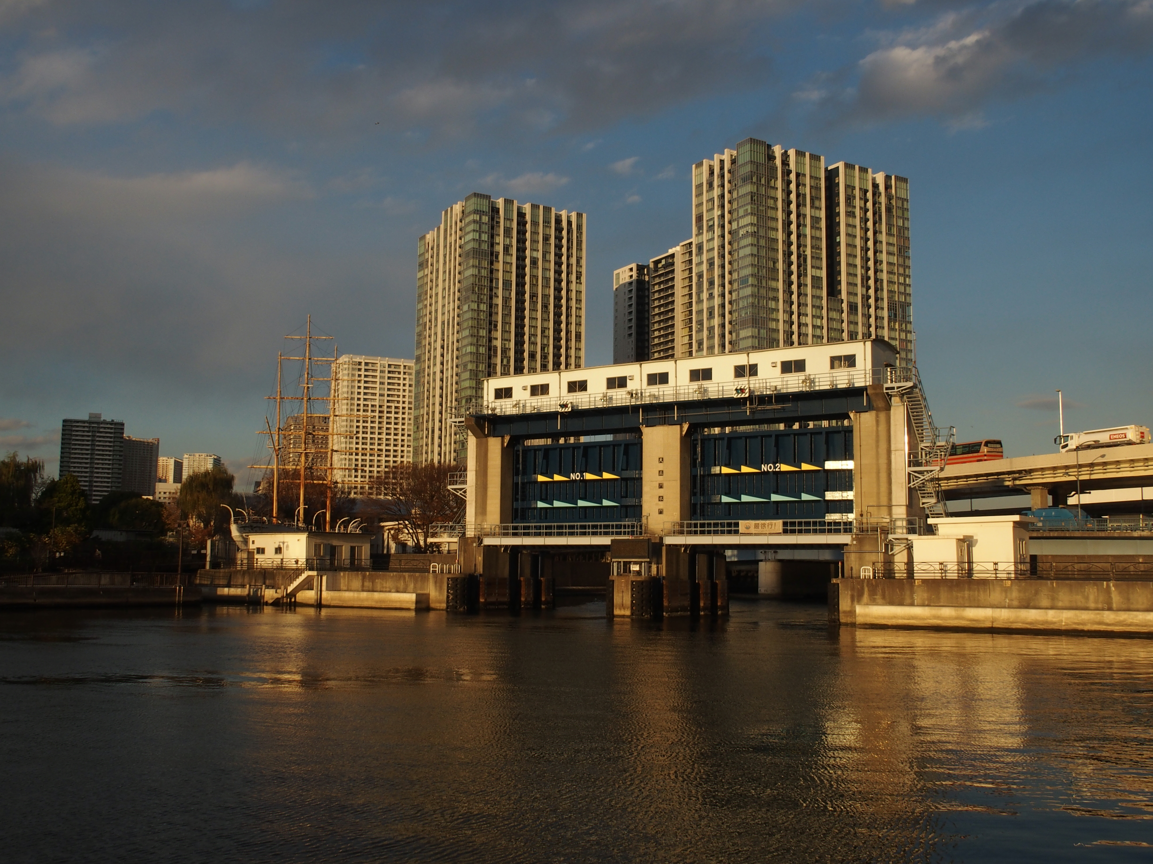 STYLUS1 / ISO100 / F5.6 / 1/400秒 / 7.4mm（35mm相当）