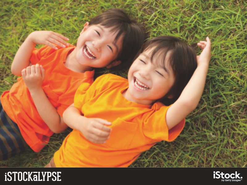 例）子どもたち：特に屋外で楽しそうに遊ぶ絵柄に人気がある