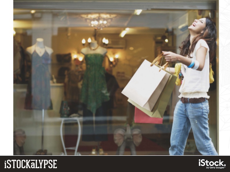 「楽しそうに買い物をする女性」の絵柄