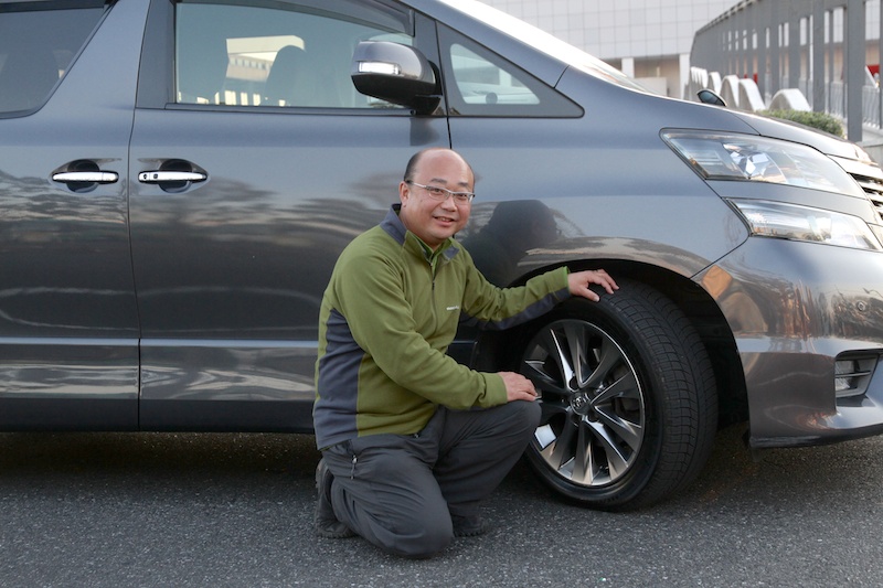 愛車トヨタ ヴェルファイアにミシュランX-ICE XI3を装着。思わず笑みがこぼれる礒村さん