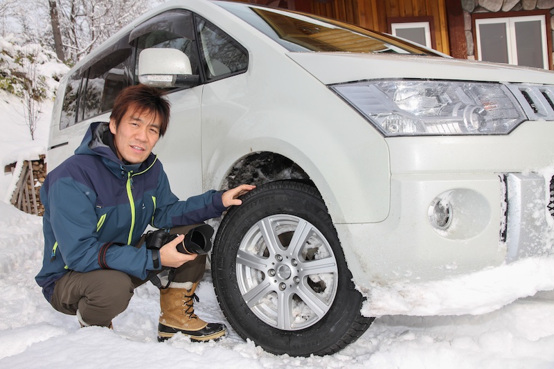 北海道に魅せられ移住してしまった中西敏貴氏。愛車はデリカD:5だ