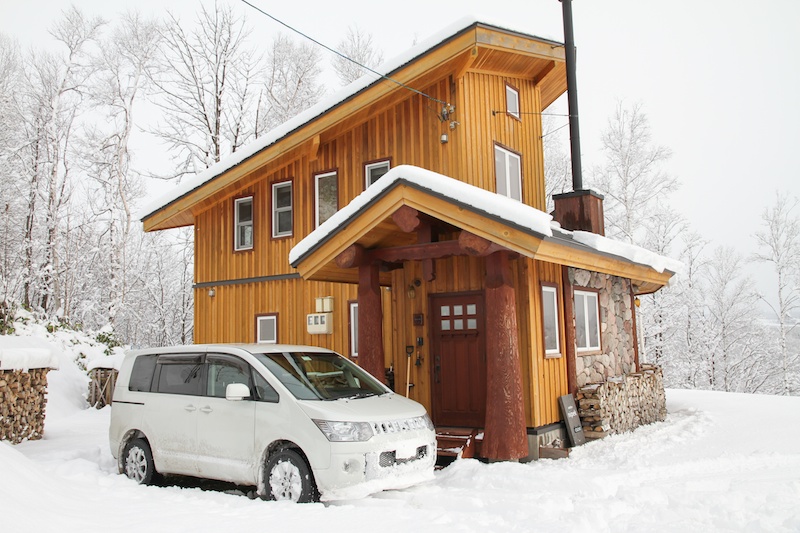 美瑛にアトリエを構え、カメラのレビューのほか、一般ユーザーを対象とした撮影ツアーなども行なっている