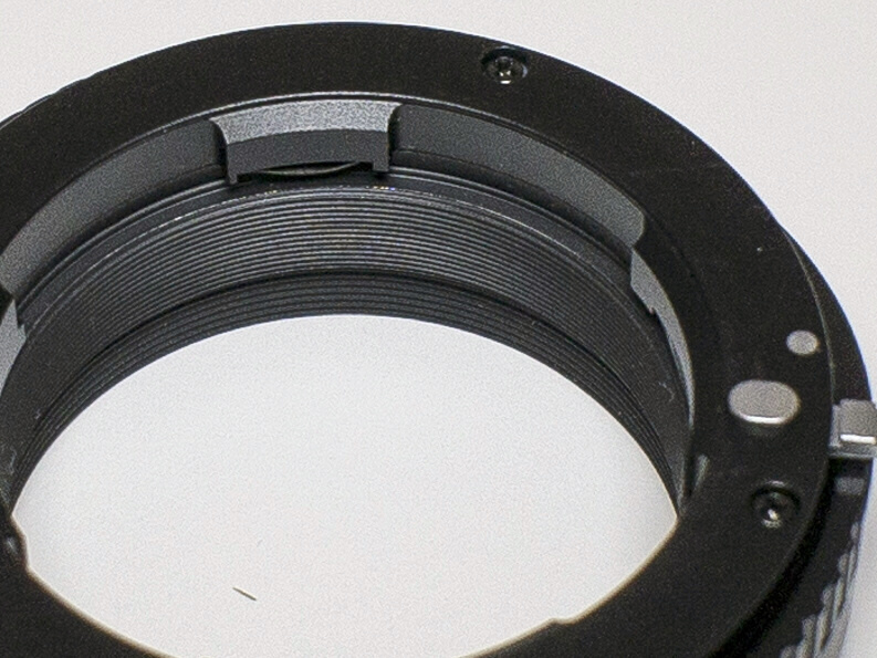 内面に反射防止加工を施した