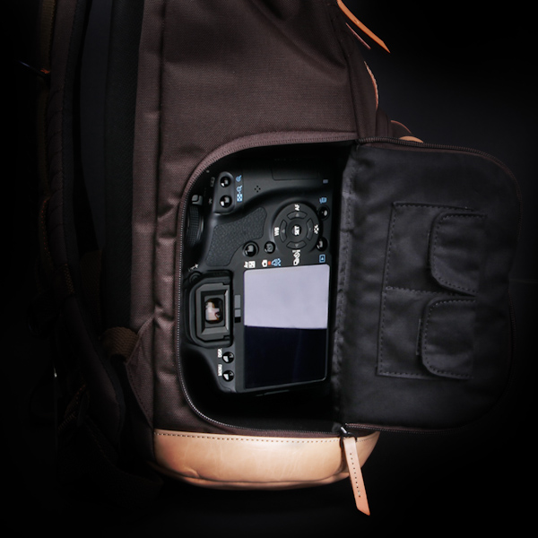 前面と両側面から収納機材を取り出せる