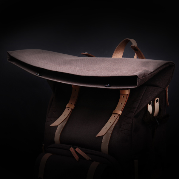 バッグの上部を展開できる