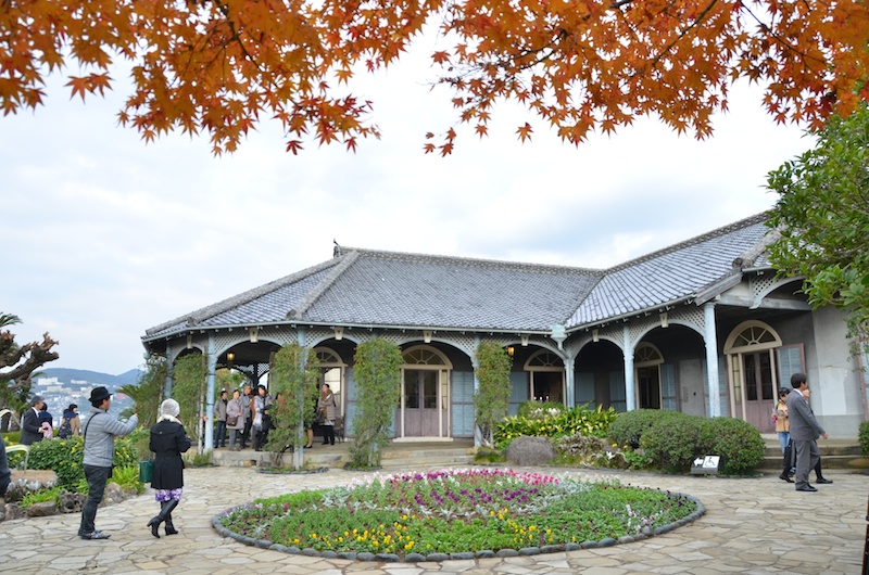 旧グラバー邸。貿易商であり、グラバー商会を設立したトーマス・ブレーク・グラバー氏が住んでいた日本最古の木造洋風建築。主屋・附属屋が国の重要文化財に指定されています。