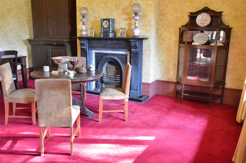 旧オルト邸。オルト商会を設立し、製茶業を営んでいたウィリアム･ジョン・オルトの旧邸。主屋・附属屋・倉庫が国の重要文化財に指定されています。