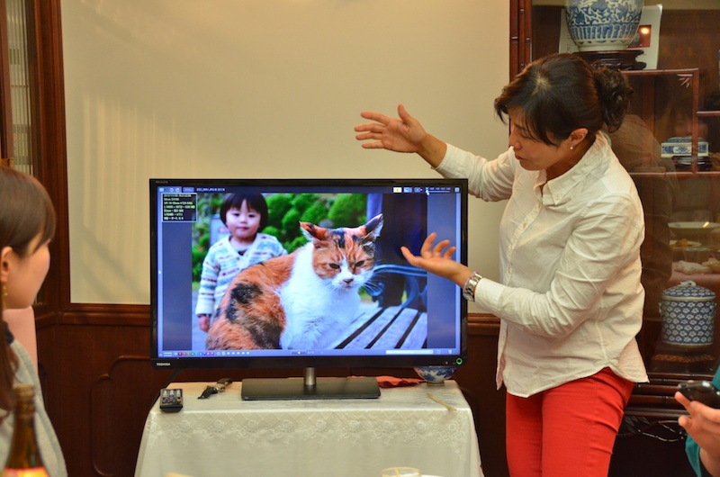 夕食後、大型モニターを使って、1人2枚ずつ山口先生に撮影した写真を講評していただきました。