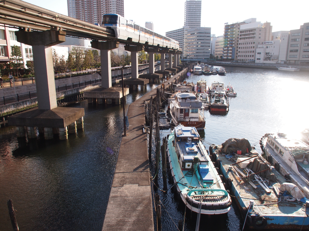 syun8さん「芝浦モノレールと船」