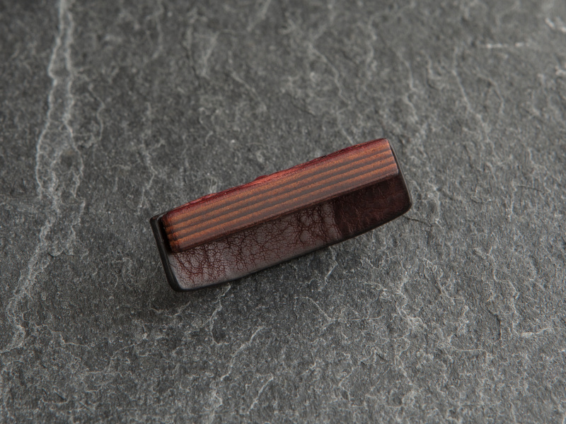 新型ザブトンの側面もきれいにコバ磨きしてある。細かいパーツまでていねいな作りだ