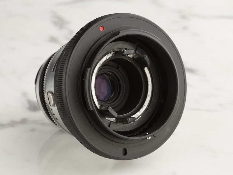 ジャンクのシグネット35からレンズ部分を抜き取り、Eマウント化している。マウントアダプターを使わずにそのままα7R/7に装着可能だ