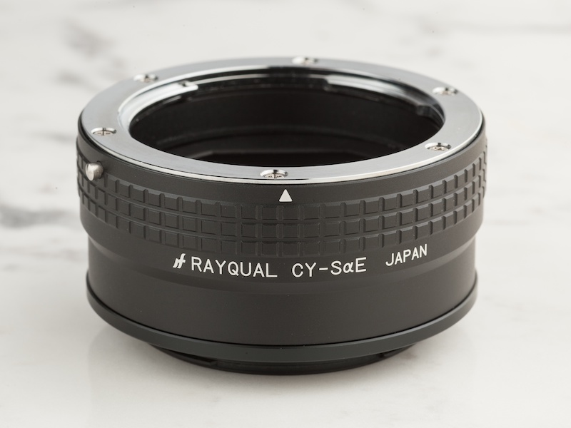 レイクォールの新型ヤシコンマウントアダプターを使用。遮光板を改良し、フルサイズ対応している