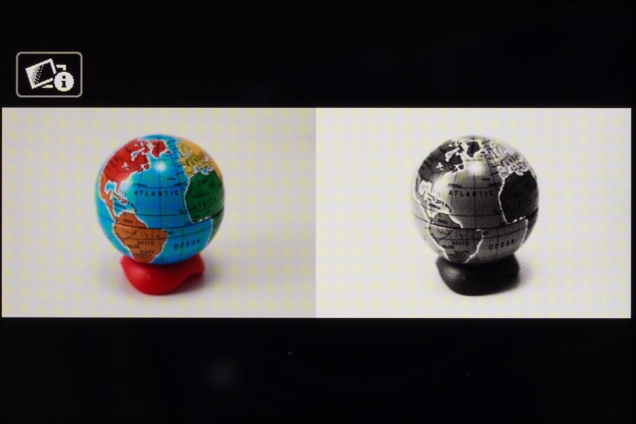 シャッターを切ると、エフェクトのありとなしの両方が並んで表示される。