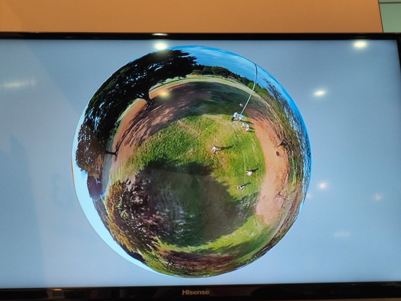 THETAを風船で飛ばして撮影するなどのイメージ映像が流れていた