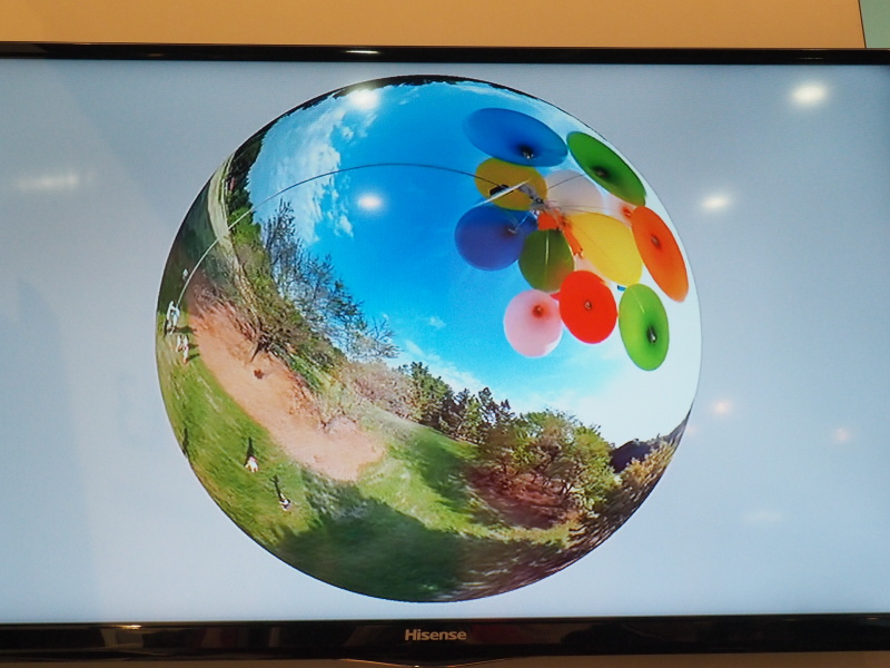 THETAを風船で飛ばして撮影するなどのイメージ映像が流れていた